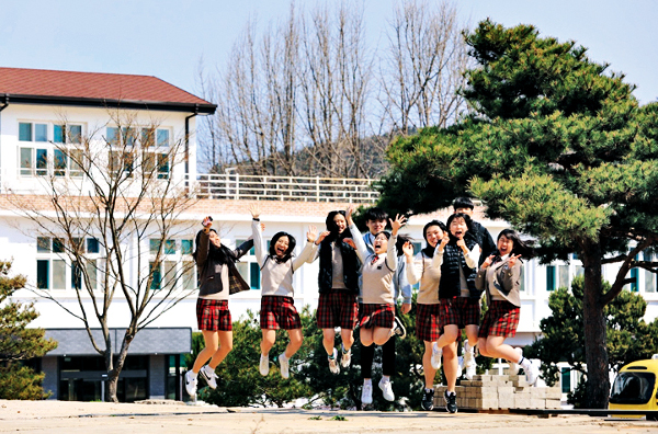 시내산중고등학교 재학생들이 즐거워하는 모습.