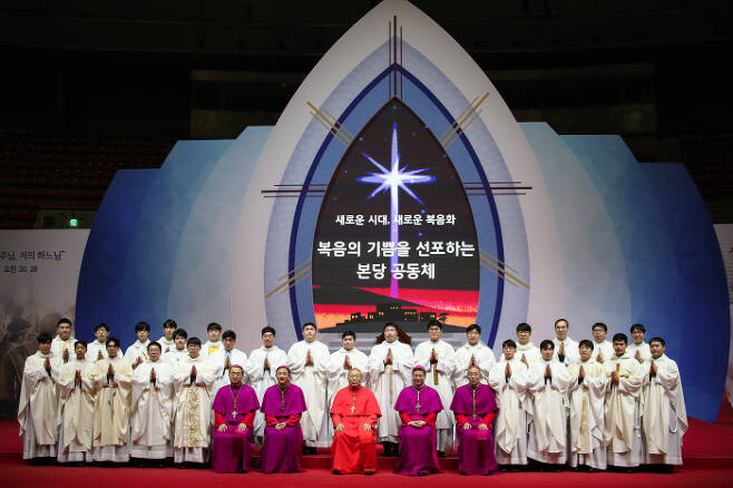 2020년 열렸던 사제서품식 기념사진