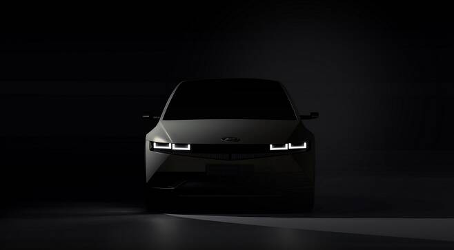 현대자동차가 상반기 공개될 예정인 전기차 아이오닉5에 삼성디스플레이의 OLED(유기발광다이오드) 디스플레이가 들어간다. 자동차 업계는 앞으로 현대차와 삼성의 협력 확대가 이뤄질지 주목하고 있다./사진=현대차