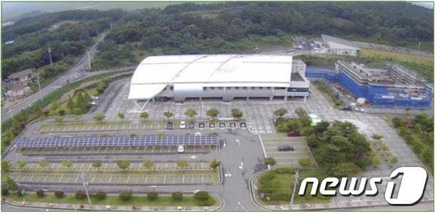 충남 서천군이 코로나19 관련 예방접종센터로 지정한 서천국민체육센터.(서천군 제공)© 뉴스1