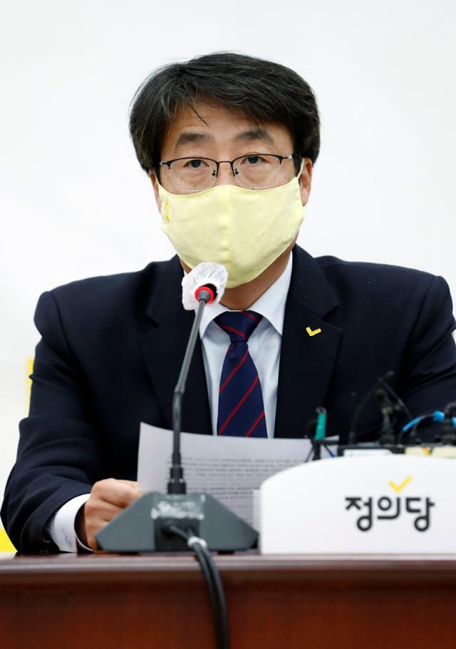29일 자진사퇴 한 정의당 김윤기 당대표 직무대행, 연합뉴스