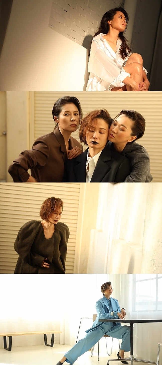 A Moon So-ri photo shoot scene is revealed.In MBC Point of Omniscient Interfere broadcasted on January 30, Moon So-ris special Haru, who has been shooting a previous-class pictorial with Actor Kim Sun-Young and Jang Yoon-ju, is revealed.Moon So-ri in the open photo is taking a savvy pose as well as a brainwashing eye and a professional model.Moon So-ri, who had a hot topic last week with 108 times and high-level stretching, said that the staff at the scene were resilient to the solid body and charisma that was made by the exercise.Especially Jang Yoon-ju said, My sister is a completely cheating family today!Kim Sun-Young and Jang Yoon-ju also reportedly took control of the scene with different charms. Kim Sun-Young has abdominal pain (?), and the extraordinary potentiary between art, which surprises everyone, while Jang Yoon-ju causes creeps with a high-dimensional pose from the model.
