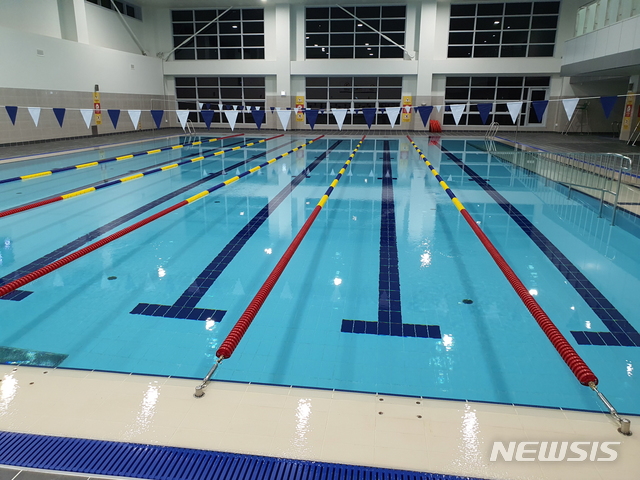 포일스포츠센터 수영장 전경.