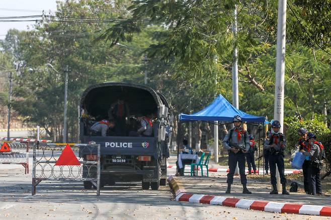 경찰 보안이 강화된 미얀마 현지 (사진= 로히터통신)