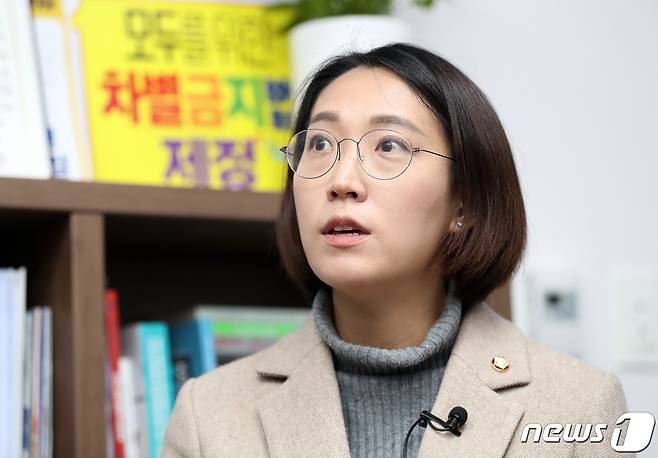 장혜영 정의당 의원이 지난해 12월29일 뉴스1과 인터뷰를 하고 있다. 2020.12.29/뉴스1 © News1 박세연 기자