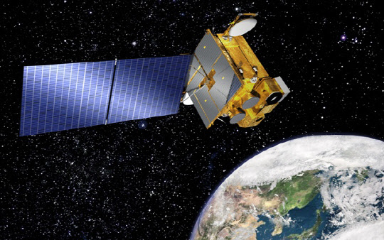한국항공우주연구원이 올해부터 독자 개발을 추진중인 '정지궤도복합통신위성(천리안 3호)' 상상도.



항우연 제공