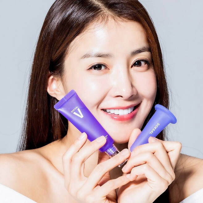 Actor Lee Si-young was selected as the Meditary Therapy Model for Salv.On the first day, Meditherapy announced that it selected Lee Si-young as a Model of Sungsal V among its popular Lineup, the Sungsal V.We pursue our original health and beauty with steady management, the company said. The healthy beauty and confident Image of Actor Lee Si-young were selected as Models in Line with the value of the product.In the public Image, Lee showed lively Skinss and lovely smile. Lees unique vibrant and positive energy stands out.On the other hand, Lee Seo Young has become a hot topic in the Netflix original series Sweet Home, which completely digests the firefighter Lee Kyung-Recently, MBC entertainment Power of omniscient meddling in the daily life was revealed to the public.