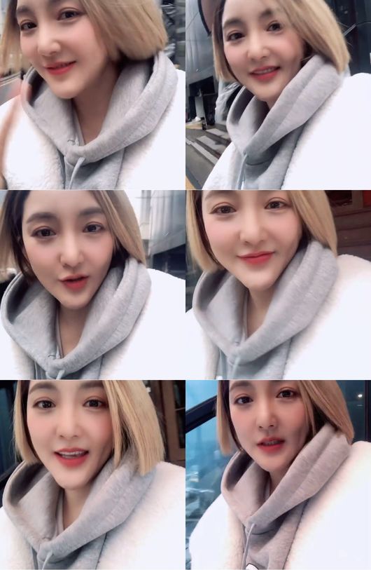 The first generation girl group S.E.S. musical actor Sea has recently reported on the beautiful look that became more refreshing after Child Birth.Today, singer and musical actor Sea posted the video through personal SNS.In the public image, Sea revealed the appearance of the fans in the fandom singer shooting scene.Sea boasts a steady range of beautiful looks after Child Birth, capturing the attention of fans with her still fairy beauty.On the other hand, Sea, who is the main vocalist of the legend girl group S.E.S., has hit Mad, V.I.P, FLOWER, OFF THE RECORD after his solo debut, and is establishing his position not only in the music industry but also in the musical stage.Last year, she had a daughter, Child Birth, and since then, she has been actively broadcasting.SeaSNS