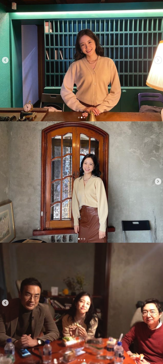 Jang Ye-won met Lee Soo-man, general producer of SM.Jang Ye-won said on his instagram on the 1st, Today, I am studying hard and very useful for the talk of experts from various fields of the director of the Connected Lee Soo-man SM general producer Avesmith Zoom overseas.Meet me at 7:40!In the photo she posted together, Jang Ye-won adds an elegant charm by matching a creamy cardigan with a leather skirt.The more watery Beautiful looks are impressive after the freelance declaration.Jang Ye-won met with Yoo Hyun-joon, Kim Dong-hwan and Kim Ji-yoon on TVN Monthly Connected, which was first broadcast at 7:40 pm on the day.Monthly Connected captures the pleasure of intellectual conversations that four-color four-color experts share with Ransun guests from around the world.SNS