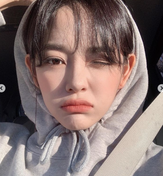 Singer and Actor Kim Se-jeong showed off his distinctive features.Kim Se-jeong posted several selfies on his personal Instagram account on February 4, with the caption Yaho!Kim Se-jeong in the photo is wearing a hood and hiding all his hair.The face is revealed, and the more distinctive features are beautiful, and the Handsome and Pretty charm is highlighted.The beauty of Kim Se-jeong, which is brighter in the winter sunshine, catches the eye.