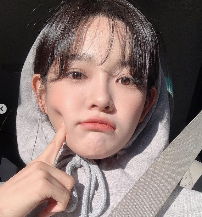Singer and Actor Kim Se-jeong showed off his distinctive features.Kim Se-jeong posted several selfies on his personal Instagram account on February 4, with the caption Yaho!Kim Se-jeong in the photo is wearing a hood and hiding all his hair.The face is revealed, and the more distinctive features are beautiful, and the Handsome and Pretty charm is highlighted.The beauty of Kim Se-jeong, which is brighter in the winter sunshine, catches the eye.