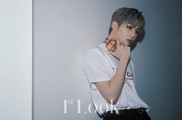 Kang Daniel, who is about to make a comeback, was selected as the Givenchy Beauty Perfume Model and decorated four first look covers.In a subsequent interview, Kang Daniel mentioned the future music activities. Kang Daniel said, I want to show you the real artist.I will meet a fairly serious story that is projected with a lot of my thoughts and anxieties to become a true The Artist.A part of a man named Kang DanielWhen asked about the filming subcommittee, Kang Daniel said, I was personally interested in Perfume and enjoyed it.When I first see things or food, I am sensitive to the fragrance so that I can smell it first, but I think I talked about it in the waiting room all the time. As for the first impression of the De Givenchy Collection, I felt a sensation in my fragrance, especially the green Turuble – Pet de Givenchy was just me.I smelled it and it reminded me of my personality, which is very quiet and quiet, but in reality, it is big and loud in front of my friends.I personally liked it because it seemed to be a Perfume that coexisted in such a contradictory way. Kang Daniel pictorials can be found in First Look 212.