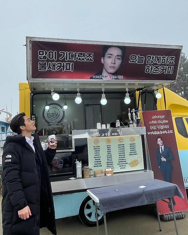 Actor Seo Ha-joon has been a global hit.Seo Ha-joon uploaded a photo to his Instagram on February 8 with the phrase a cup of warm coffee on the beach.In the photo, Seo Ha-joon is looking at Coffee or Tea with affectionate eyes.In the cold weather that seemed to be unravelling, the mask with the Firebird 2020 mark on the beach of Eulwangri and the warm coffee or Tea arrived, said Seo Ha-joon.Thanks to Ranai and Japanese fan Rika, I forgot the cold and took a warm coffee on the beach and took a passionate and enthusiastic shot.Thank you very much for always supporting me. The netizens who saw this responded such as Thank you for the certification and Fighting.
