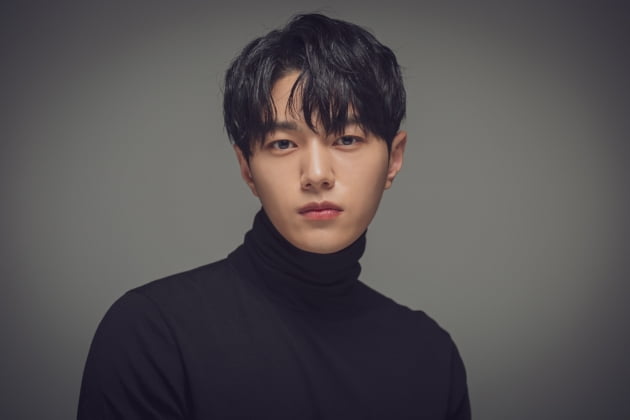 Actor Myoeng-su Kim has successfully completed the KBS2 monthly drama Blade of the Phantom Master: Chosun Secret Service (hereinafter referred to as Blade of the Phantom Master) ahead of the military Enlisted.The Blade of the Phantom Master, which ended on the 9th, depicts the story of Blade of the Phantom Master and the Eosangan, a secret investigator of the Joseon Dynasty, who fights corruption and solves the injustice of the people against corruption.Myoeng-su Kim entered the festival as a general manager, and he was divided into a castle who was drawn to Blade of the Phantom Master by combining martial arts skills.Myoeng-su Kim said in a written interview with the company, Blade of the Phantom Master seems to remain Happy Memory is a lot of spin-off. This spin-off has a lot of action, so I had to prepare a lot, and I suffered from injuries in the early days, but fortunately there was no big difficulty, he added. I am happy to record double digits.Blade of the Phantom Master kept double-digit ratings from the 10th, but it was difficult in the early days.Especially, there was a lot of concern about the main actor Myoeng-su Kim who tasted the audience rating in the previous work Come on.I was burdened, but I tried to do my best, he said. I am happy and happy to have good results.Myoeng-su Kim, who is 30 this year, will be Enlisted to Marines on the 22nd, and will enter the Pohang Marines Education and Training Team in Gyeongbuk to begin his service.When asked about the feeling of being Enlisted, Myoeng-su Kim said, If you are not sorry, you are lying, but It seems to be old saying that if you are enlisted, you will be forgotten.Rather, it will be a great help to the entertainment industry after the discharge by expanding the experience through military life. Myoeng-su Kim, who said, I plan to spend my last time with my fans through Enlisted former On-Tack Fan Meeting and Members Only, declined to talk about questions about Infinite, which was a group of members.The following is a one-word answer with Myoeng-su Kim.10. What is your opinion of having finished spin-off in a difficult situation with Corona 19?Myoeng-su Kim:I am grateful to the crew, staff, and actors who have suffered from shooting at a difficult time in Corona. I am grateful for the safe filming while keeping the rules until the last shooting.Blade of the Phantom Master is really a spin-off that I have enjoyed all the shooting, so I think it will stay in Memory for a long time.I am happier with double-digit ratings. Thank you to the viewers who loved Blade of the Phantom Master a lot.10. Is there anything specially concerned about the character and character?Myoeng-su Kim:He has a variety of aspects and is growing over time. He has tried to express these changes naturally while acting.10. Kwon Nara, Lee Yi-kyung and Chemie were shining. How was your breathing with them?Myoeng-su Kim:They were so good and so close that they played each other and laughed and NG. I was so good at breathing with Mr. Kwon Nara.I think the bright and cheerful appearance of Kwon Nara is a great charm.Lee Yi-kyung plays a lot of ad-libs while acting, and it is fun enough for the field staff to enjoy it.Thanks to that, I was able to perform a lot of improvisational performances with Chunsam in the flow.10. What are the most memorable scenes or lines?Myoeng-su Kim:Easadan is investigating a serial murder in Goeul, and hes holding on to the suspect, Goeul Doryeong.There is no man and man in front of death. What is the son of the captain, who sees the generous people funny and trivial about the death. There is no reason.It was just a deep word in my mind.10. Its been a long time since, but has there been any difficulties?Myoeng-su Kim: There was nothing very difficult about it, but this spin-off had a lot of action, so I had to prepare a lot.I suffered from injuries in the early days, but fortunately I filmed happily without any difficulty.10. The ratings have risen since the middle of the play, and the target ratings have been achieved. What do you think caused the back-up?Myoeng-su Kim: I think you were having fun with the power of the episode and the delightful chemistry of the Eo Sa-dan trio.The more exciting the incidents continued, and the more the incident was solved, the more comic or serious the breathing of each other was drawn.I think that the warriors of the main characters hidden here are revealed in detail, making the story richer.10. Li Dian Spin-offs performance was sluggish, but did not you care about the ratings when you started this Spin-off?Myoeng-su Kim:Ive been trying to do my best to this spin-off, but Im happy and happy to have the best results.10. What is the plan for the Enlisted and Li Dian?Myoeng-su Kim:If its not too bad, its a lie (laugh). Everyone in the Republic of Korea has to do their duty of defense.I was one of them and I usually had a good image of Marines, so I applied before shooting the drama.And it seems to be old saying that if you are enlisted, you will be forgotten. Rather, it will be a great help to enjoy the entertainment after the discharge by expanding the experience through military life.I plan to spend my last time with fans including Ontak fan meeting and Members Only before Enlisted.a fairy tale that children and adults hear togetherstar behind photoℑat the same time as the latest issue