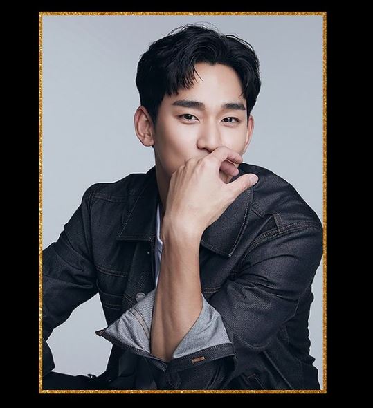 Actor Kim Soo-hyun flaunts Handsome boys Joe KidoKim Soo-hyuns Gold Medalist released three steels featuring Kim Soo-hyun through the official Instagram on the 9th.Kim Soo-hyun in the photo is taking several poses and smiling.Kim Soo-hyun completed the concept with a dark blue jacket and black pants in a hairstyle and showed off his charm as a handsome boy.