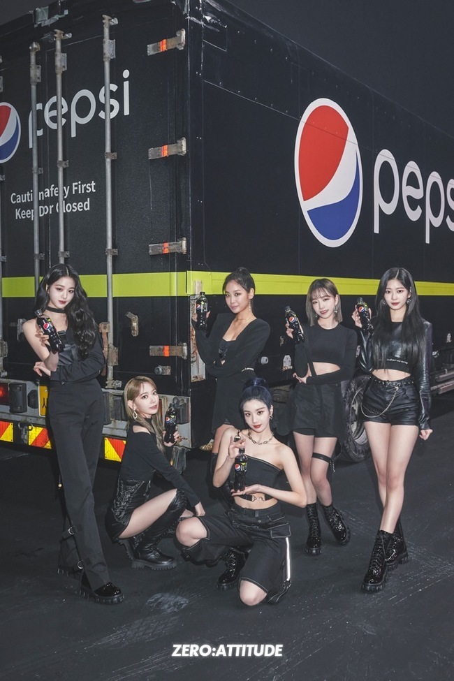 The concept photo of singer Soyou and group IZ*ONE has been released.Starship Entertainment (hereinafter referred to as Starship) released a concept photo of the new song Zero:ATTITUDE of the Pepsi 2021 KPOP Campaign on its official SNS on February 9.Soyou and IZ*ONE in the concept photo shot the fan with an unrealistic visual with intense eyes with the black color of the street mood.In particular, they are creating a dignified and cool atmosphere in the background of Pepsi trucks, raising the curiosity about the new song to be released in the future.The Pepsi 2021 KPOP Campaign, which Pepsi and Starship will introduce, is a project in which various genres of K-POP The Artists present new music to each concept.Previously, The Artists with different colors such as VIXX Ravi, girlfriend Galaxy, Ong Sung Woo, VIXX Hongbin and Monster X, Rain and Soyou, Zico and Kang Daniel, CIX Bae Jin Young and WEi Kim Yohan collaborated and gathered topics.This year, three artists of various charms, including Soyou, a synonym for Cool Sik, IZ*ONE (IZ*ONE), and rapper pH-1, which is rapidly rising with melodic rap, will participate in the Pepsi 2021 KPOP campaign to deliver a message to support new hopes and a wonderful and powerful day for all of us.The new song ZERO:ATTITUDE will be released at 6 p.m. on the 15th of the Pepsi 2021 KPOP Campaign, which includes Soyou, global idol IZ*ONE (IZ*ONE) and rapper pH-1.