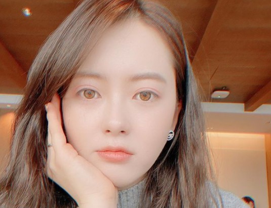 Actor Go Ah-ra told me about the recent visuals.On the 10th, Go Ah-ra posted two photos on his Instagram with the phrase Send a good dark hair good morning Haru.Go Ah-ra in the photo stared at the camera, leaning his chin against one hand; Go Ah-ra showed off his humiliating watery skin even in close-up photos with a chic expression.He also tied his head up and showed off his innocent beauty. The fans responded in various ways such as Good Morning, Beautiful, Big Bang.On the other hand, Go Ah-ra has appeared in KBS 2TV drama Dodo Solar Sol which last November.