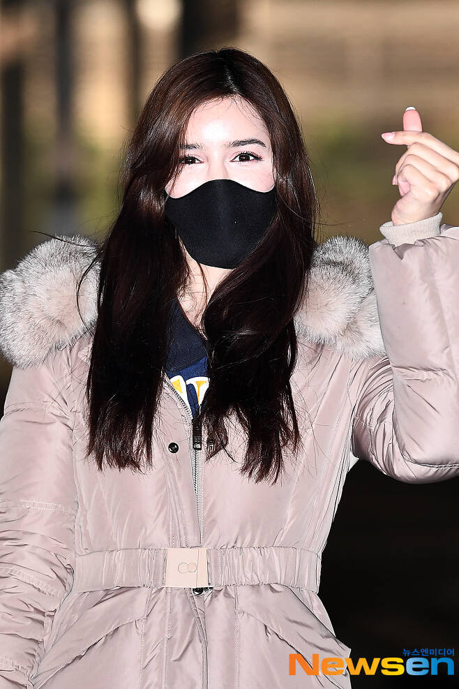 Bida is entering the broadcasting station to attend the recording of MBC every1 South Korean Foreigners at the Goyang Ilsandong-gu MBC Dream Center in Gyeonggi Province on the afternoon of February 12th.