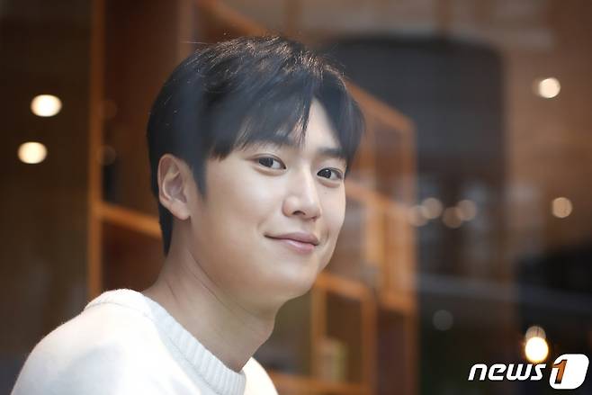 Seoul=) = Actor Na In-woo poses before an interview at the office building in Jongno-gu, Seoul recently.Na In-woo appeared on TVN Queen Cheorin (director Yoon Sung-sik, Jang Yang-ho/playplayplayplayplay by Park Gye-ok Choi A-il), which ended on the 14th.He took the role of Kim Byung-in, a man who has been in love with the use (Shin Hye-sun) so hot that he could give his life in the play, and took the eyes of viewers.Queen Cheorin is a work that depicts the soul of Bonghwan (Choi Jin-hyuk), a man who lived in modern times, with a pleasant touch of the events that are trapped in the palace of Joseon and the body of the middle war.2021.2.15