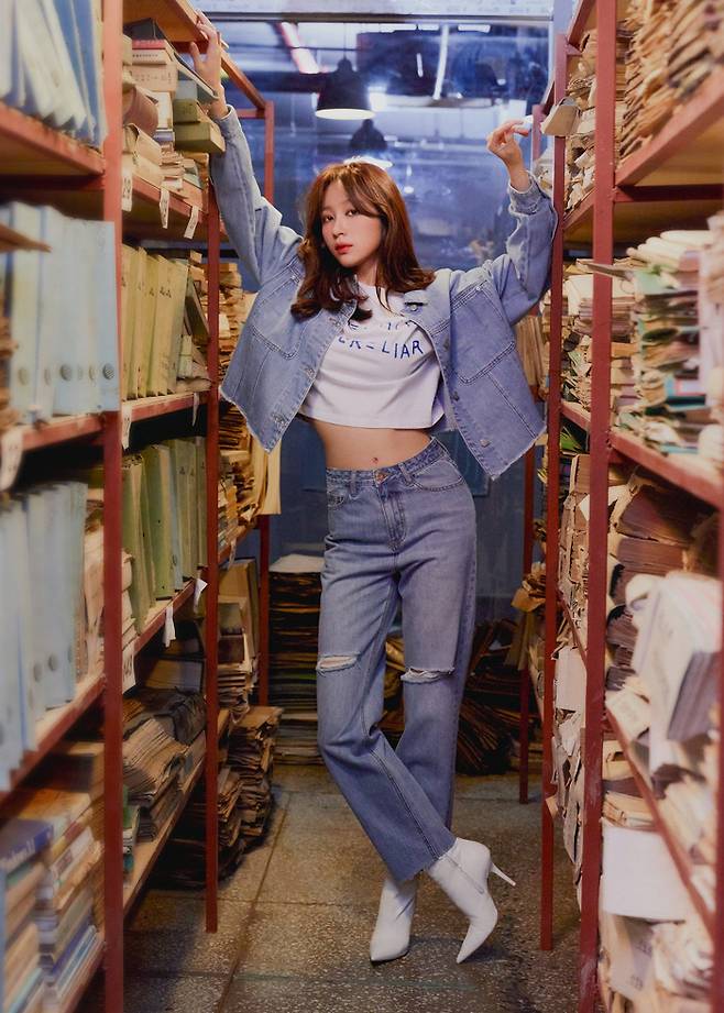 Hani became a fresh Denim Goddess.Casual brand CRide Ann has released a Denim picture with singer and Actor Hani.This season CRideannes Denim pictorial suggested a stylish blue Denim look at the library.In this Denim picture, Hani received a lot of praise from the staff of the scene with sexy expressions and poses.Hani is about to appear in the digital drama Not Thirty, which is scheduled to air on Kakao TV, and CRide Anns Denim picture will be released through CRide & Nationwide stores and brand official SNS channels.