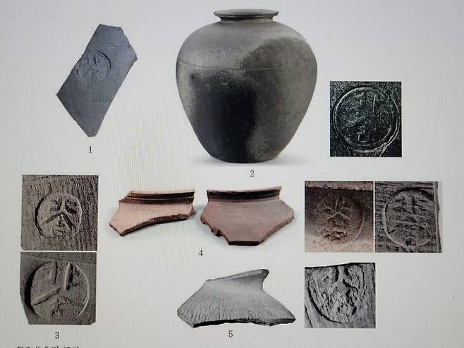부소산성 안에서 출토된 백제시대의 ‘북사(北舍)’명이 찍힌 토기들. 장인들이 생산한 토기에 대한 당시 관청 관리들의 수납 증빙 표시였던 것으로 추정된다.