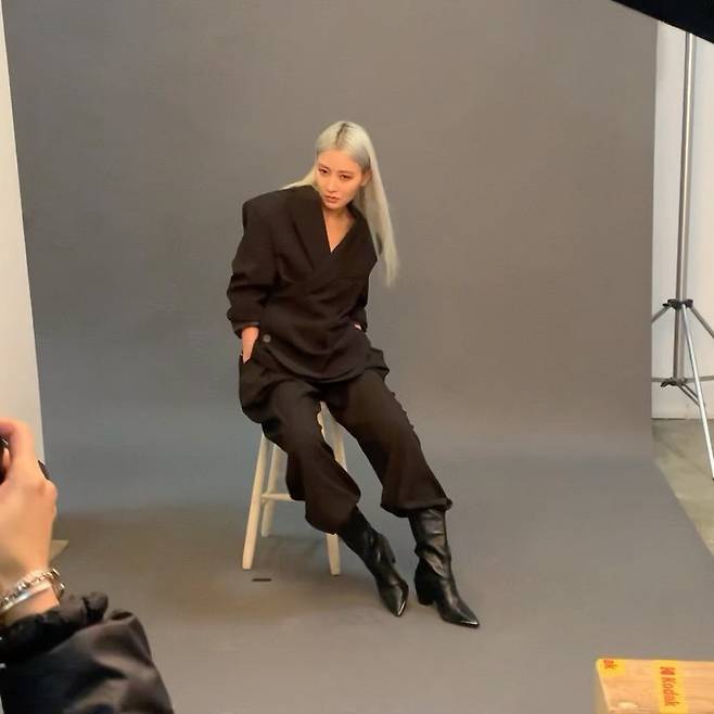 Singer Huang Bo has released the scene of the profile shooting.On February 18, Huang Bo posted a video on his Instagram with an article entitled First to profil with a hair.Huang Bo, wearing an all-black costume in the public video, is shooting profile.Huang Bos blonde hairstyle and chic vibes catch the eye.The netizens who watched the video responded It looks good, It is cool and It is a great charm.On the other hand, Huang Bo, who made his debut with Shakra 1st album Han in 2000, is active in various entertainment programs.Huang Bo has prepared a dog beauty certificate at SBS PowerFM Kim Young-chuls PowerFM recently broadcasted, and it has become a hot topic that he is now doing dog beauty.On this day, Huang Bo also reported on the exclusive contract with YG K Plus.