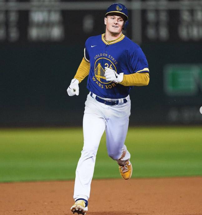 노란색이 들어간 또다른 유니폼 중에는 골든스테이트 워리어스 에디션이다. 일렉트로맨 의상과 색상면에서는 가장 흡사하다. MLB 공식 SNS 캡처