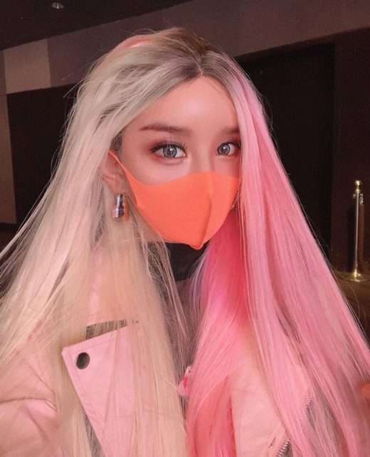 The broadcaster Harisu boasted a clear eye.On the 18th, Harisu posted a picture on his personal Instagram: in the public photo, Harisu boasts a colorful makeup with an orange mask.Especially, the goddess Beautiful looks and the neat atmosphere that can not be hidden attract attention.The netizens who watched this showed various reactions such as I like style so much, I am really pretty and Is it fairy?Meanwhile, Harisu made his debut as CF Model in 2001 after receiving sex change surgery in 1995 and attracted a lot of attention as Koreas No. 1 transgender entertainer.