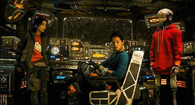 `승리호` 김태리, 송중기. 제공|넷플릭스