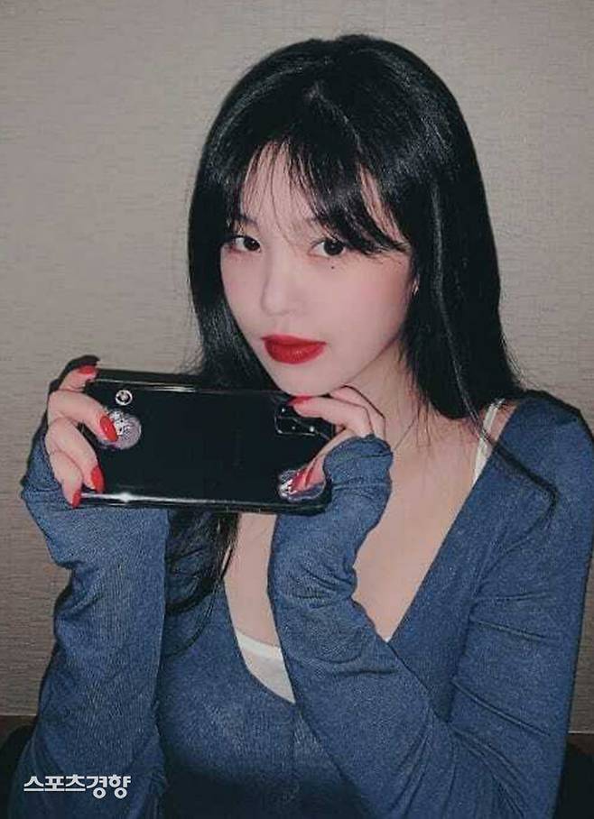 그룹 여자아이들 멤버 수진과 관련한 학교 폭력 가해 논란이 불거져 소속사가 사실 관계를 파악 중이다. 인스타그램 캡처