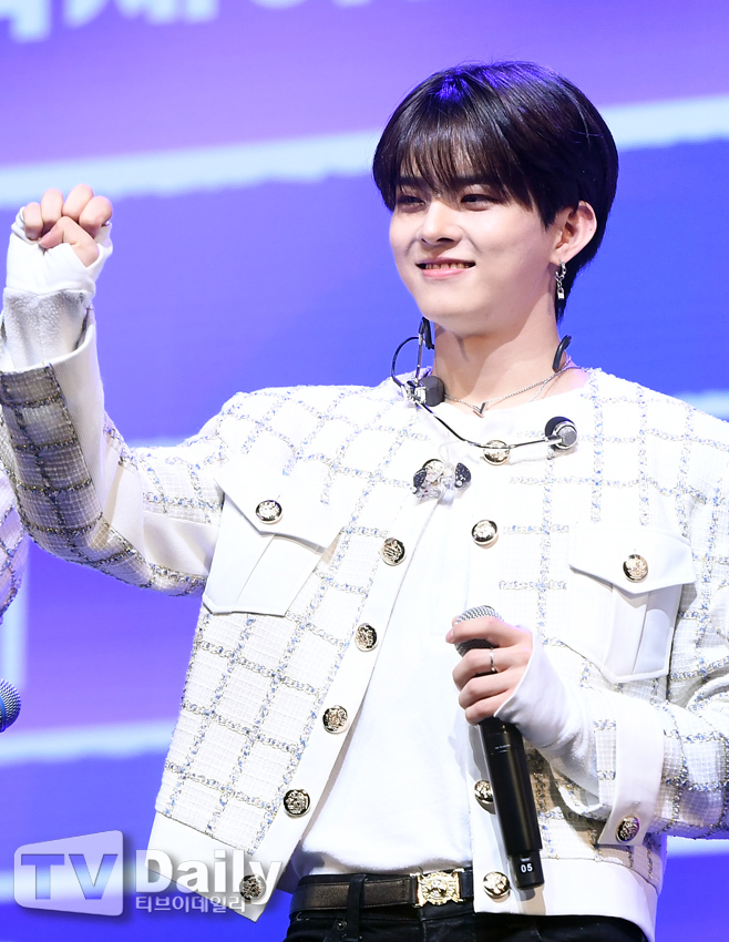 On-Talk Mini Concert Adolah 4U held by LG U + was broadcast online on the evening of the 23rd.On this day, Adolla 4U will feature a great stage with four K-pop representative idols, including Victon (VICTON), Ace (A.C.E), Alexa (AleXa) and Cravity (CRAVITY).Idol Love! can be downloaded from the app market such as Google Play Store, Apple App Store, and One Store regardless of the carrier Lee Yong is in.U + TV customers who Lee Yong with UHD2 or UHD3 set-top box can enjoy U + TV Idol Love Live! It is also available on TV as an app for IPTV.