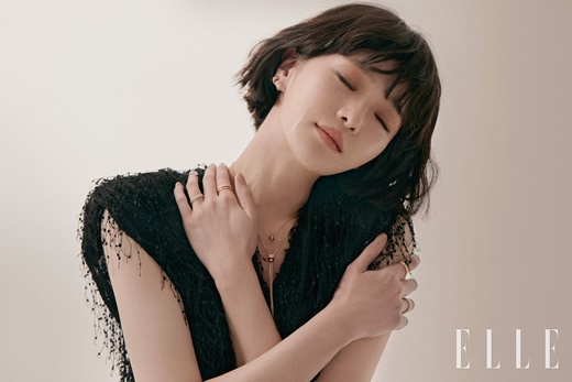 Actor Park Gyoo-yeong pictorial has been unveiled.Park Gyoo-yeong recently conducted a photo shoot with Elle.In this photo shoot, Park Gyoo-yeong digested all kinds of emotions and emanated charm.In the interview with the photo shoot, Park Gyoo-yeong cited the fact that you can have a lot of experiences as the biggest attraction of the job called Actor.There are so many things that I can learn from acting as an excuse, he said. It seems to me that the greatest attraction is that all the experiences that I encounter in each work are accumulated in me.I am grateful for being loved, and I enjoy it enough, but I accept new changes quickly, he said of the hot reaction he got from the Netflix original series Sweet Home.He then reported the news that he joined the drama Devil Judge as a metropolitan Susa University Detective Yoon Soo-hyun, saying, I played a role of Detective who pursued the secret of Devil Judge who forced me to play a strange atmosphere somewhere.I am working as an ace at Susa University and I am digesting more action acting than Sweet Home these days.The owner of candid and natural charm, Park Gyoo-yeongs pictorial and interview can be found in the March issue of Elle, Elle website, and YouTube channel.