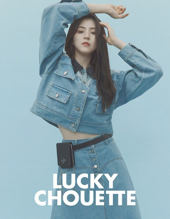 Actor Han So Hee becomes fashion brand modelOn the 24th, the womens casual brand Lucky Chouette in the Kolon Industries FnC division announced that Actor Han So Hee was selected as a new model.Lucky Chouette explained that the luxurious image and colorful charm of Han So Hee was chosen as Model in line with the direction of Lucky Chouette.Lucky Chouette will develop a collection with the main theme of Lucky.So-hee with Han So Hee in the spring and summer seasons of 2021.It will also be the first to launch Digital VR runway since the launch of Brand.We look forward to showing a new style with Actor Han So Hee, who is loved by many women with his solid acting skills, said Lucky Chouette, and like the digital runway that starts this season, Lucky Chouette will continue to secure competitiveness with differentiated content that meets consumer needs.