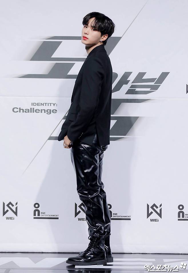 24 Days afternoon group WEi (WEi) The second mini album Identity: Challenge (IDENTITY: Challenge) was released live online.WEi Kim Jun-seo has photo time.