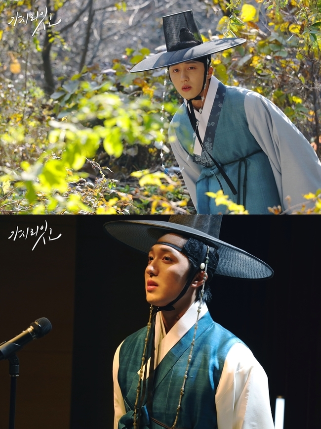 The Korean traditional clothing steel series of Kang Chan-hee, the SF9 River, was unveiled.On February 26, at 11 a.m., KT Seezn (season)s first mid-form drama/SKY original drama, Gassiri Itgo (playplayplay by Park Sun-jae, directed by Lee Jae-kyung/production convergence Stevie) will be unveiled.Kashiri Itgo is a fantasy music romance that depicts the fate, love, and dreams of 27-year-old genius musician Jan Jansz Weltevree (Kang Chan-hee) and 22-year-old busking girl Min Yoo-jung (Park Jung-yeon) who have surpassed 600 years.Eyes and ears are attracting attention as they foresee the birth of a pleasant five-sensory drama at the same time.Kashiri Itgo tells the love and music stories that unfold 600 years ago, across Koreas time and space in 2021, centering on the male protagonist Jan Jansz Weltevree.Thats how much anticipation is drawn to Kang Chan-hee, who plays the male lead character Jan Jansz Weltevree.Kang Chan-hee is expected to take a full-fledged lead in the movie after JTBCs Sky Castle, which has gained popularity as a syndrome, and will emit a sense of presence.Meanwhile, on February 25, the production team of Kashiri Itgo made a surprise announcement of Kang Chan-hees Korean traditional clothing Steel Series, the center of the drama, a day before the dramas release.Kang Chan-hee in the photo is wearing a blue Korean traditional clothing and wearing a hat and looking at something with curious eyes.In the next photo, I stand in front of the microphone as if I have exceeded 600 years.
