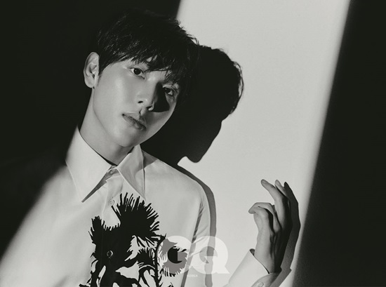 Actor Siwan, who has been on a ten-day journey since he successfully transformed into Acting with Drama Run On, confirmed his appearance in the entertainment show The Wheeled House, and decorated the photoreal in the March issue of the mens magazine, Jikyu Korea.This photoreal attracts more attention by capturing the chic charm of Siwan in the languidness.Black turtleneck, shirt Jungle Animal Hair Salon 2 - Tropical Beauty and other basic Jungle Animal Hair Salon 2 - Tropical Beauty alone gave off an understated sexy and made the atmosphere stand out.Siwan, who conveyed a different feeling every cut, is the back door that showed the aspect of the pictorial artisan in the field without any hesitation and led the cheers of the staff.Siwan, who runs running every time he has time, said, I run because I am afraid that I will become lonely and lazy.I played in a 10-kilometer course and finished in 41 minutes. Im going to be in 30 minutes. When asked about what it means to wan, Siwan said, I know how important it is to go well without shaking to the point of goal.I need to finish it well to the end, so I make a difference. I am an expert in the character I am acting, he said, I am trying to make my own by constantly digging into and thinking and giving opinions.Meanwhile, Siwans phototorial cut and interview can be found in the March issue of Zikyu Korea.Photo = Zikyu Korea
