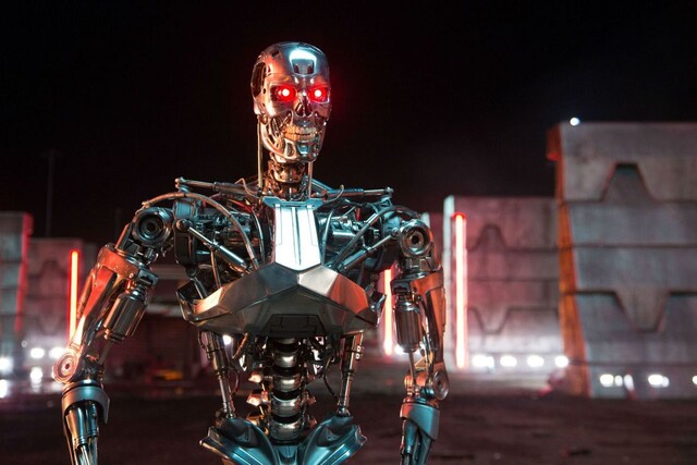 킬러 로봇을 다룬 영화 <터미네이터 제네시스>의 장면. 파라마운트픽쳐스 제공
