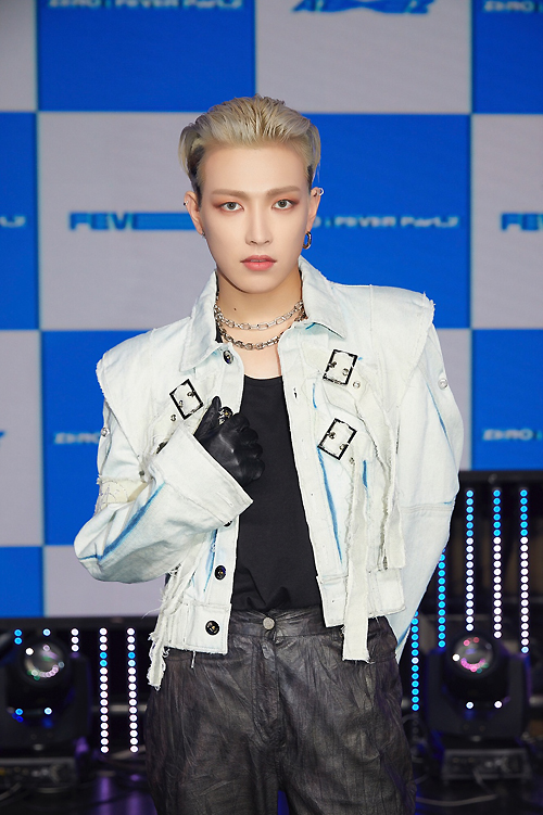 Atez Kim Hong Joong greets him at the showcase of the release of Atez (ATEEZ)s sixth mini album Xero: Fever Part 2 (ZERO: FEVER Part.2), which was held online on the afternoon of the 2nd.The sixth mini album Xero: Fever Part 2 (ZERO: FEVER Part.2) by Atez (Kim Hong Joong, torch, Yunho, Yeosang, mountain, Mingi, Wooyoung, Jongho) captures the story of Atez, which burns the fire that was fading all over the world.A total of seven songs were included, including the title song Im The One.