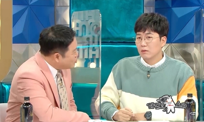 Former KBS announcer Tae Kyoung Wan will start Lets with Radio Star special MC and release the behind-the-scenes after transferring free challenge and wife Jang Yun-jeongs agency.MBC Radio Star (planned by Kang Young-sun / directed by Kang Sung-ah), which will be broadcast at 10:20 p.m. on March 3, will feature book-backing star Lim Sang-ah, Oh Hyun-kyung, soul gag best friend Lee Yong-jin and Lee Jin-ho.Freelance broadcaster Tae Kyoung Wan will start Lets with a special MC specializing in Im glad youre not fighting.Tae Kyoung Wan, a former KBS 35 bond announcer, has been active as a number of program MCs.Especially, in an entertainment program, he was loved by his wife, Trot Empress Jang Yun-jong, son Yeonwoo, and daughter Ha Young.Tai Kyoung Wan recently received attention from the news of his departure during his active activities.After leaving KBS in 13 years, he signed an exclusive contract with his wife Jang Yun-jeongs agency and started as a freelance broadcaster.Tae Kyoung Wan, who has been working with Radio Star 3MC and has been working with Lets as a special MC, tells the impression of entering the Free Declaration behind and MBC.In particular, Tae Kyoung Wan said, I quit KBS and first came to MBC. I was surprised as soon as I entered the parking lot.