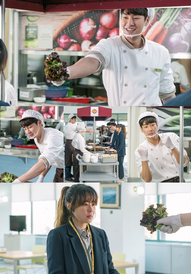 Hello? Its me! Kim Yeong-kwang comforts Choi with a bunch of LettuceOn March 2, KBS 2TV drama Hello?Its me! (playplayplay by Yoo Song-i/director Lee Hyun-seok/Produced Beyond Jay, Ace Maker Movie Works) production team released a still cut that handed a bunch of Lettuce flowers to Choi Kang-hee, who plays Han Yoo-hyun, at 37.In the photo, the cook Yoo Hyun handed a bouquet of Lettuce with a bright smile to Hani who came to eat at the cafeteria with his power exhausted.Yoo Hyuns behavior, which shouts fighting with the sudden appearance of a bunch of Lettuce flowers, does not hate Yoo Hyun, who can not hide his embarrassed feelings but encourages strength and comfort in the life of an unfamiliar product development team.In the meantime, it is noteworthy that Hani will receive a glare because of Yoo Hyun, who has been the most popular man in the kitchen with a good appearance and receiving the attention of female employees.Yoo Hyun, who keeps a quantitative distribution like a knife for other employees, will give a lot of delicious high-quality dishes to Hani and show affection.Attention is focusing on what results will be from the direct-to-head Yoo Hyuns actions, which give full support to his childhood hero Superman, in the situation where the two people who join the Joa Confectionery Cooking Room and the product development team at the same time and sometimes face each other.
