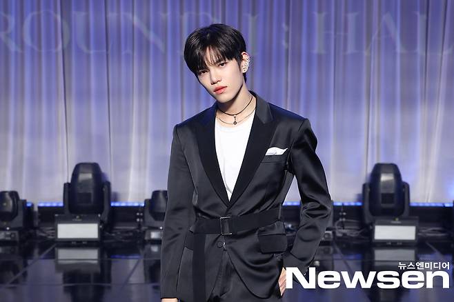 Verivery A media showcase commemorating the release of the new single SERIES O [ROUND 1: HALL] was held online in the aftermath of COVID-19 on the afternoon of March 2.Verivery (Dongheon, Hotel pool, labhadra, Yeonho, Yongseung, Kangmin) poses during photo time.Photos: Jellyfish Entertainment