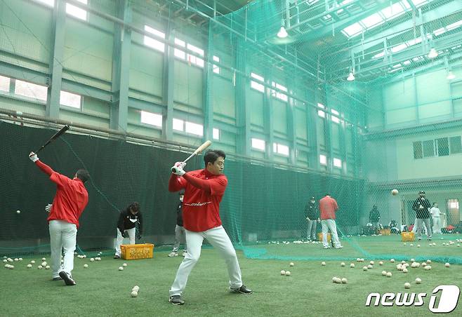 신세계그룹 이마트 야구단의 공식 명칭은?(SK와이번스 제공) © 뉴스1