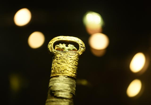 합천 옥전고분군의 상징과도 같은 봉황무늬 고리자루 큰칼.