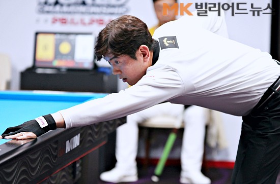 김재근(크라운해태라온)이 3일 열린 PBA 월드챔피언십 16강서 에디 레펜스(SK렌터카위너스)를 꺾고 8강에 진출했다.
