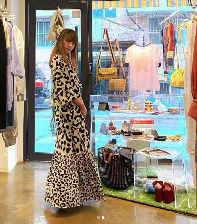 Actor Seo Jin-Hee has revealed the girls beauty.Seo Jin-Hee posted a recent photo on his instagram on March 3 with an article entitled Spring Preparation Sharala.In the photo, Seo Jin-Hee stops at a clothing store and goes to a spring clothes shop.The Seo Jing-Hee, dressed in a leopard-print long dress, is presenting an elegant and sophisticated pose.The fresh beauty of Seo Jin-Hee, as if Spring were approaching, is a Seo Jin-Hee, full of girlish innocence, at the age of 60.Meanwhile, Seo Jing-Hee has a daughter, Seo Dong-joo, who published an essay I Love You Alone in May last year.