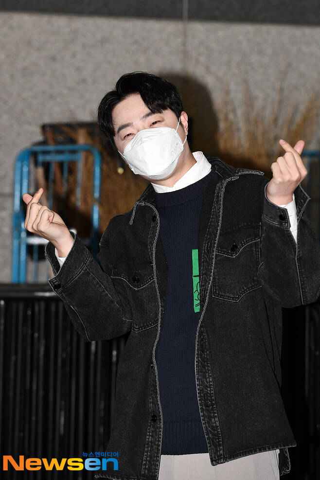 Trot singer Ahn Sung-joon attended the MBC every1 entertainment Show Championship schedule held at MBC Dream Center in Janghang-dong, Ilsan-dong, Goyang-si, Gyeonggi Province on the afternoon of March 3.Trot singer Ahn Sung-joon is entering the station.