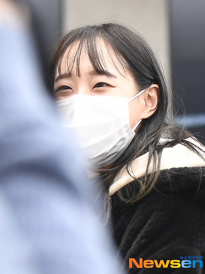 This months girl member Chu arrived at Gimpo International Airport in Banghwa-dong, Gangseo-gu, Seoul after finishing the schedule in Jeju Island on the afternoon of March 3.