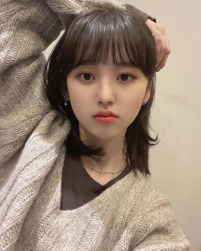 Singer NC.A showed off her beautiful looks even in a dazed look.NC.A uploaded a picture to her Instagram on March 3.In the photo, NC.A is touching his head in a V-neck knit, which has thrilled fans with big eyes and cute visuals.The netizens who saw this responded such as My face is so beautiful and This picture is cute.