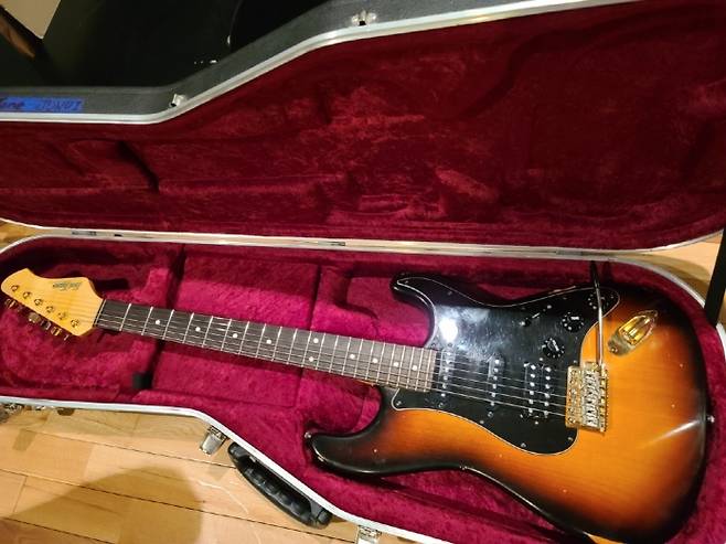 현재 홍준호가 메인기타로 사용하고 있는 ‘톤프릭스’ 팻톤 커스텀. 톤프릭스 이준현 대표와 1년 넘는 협업으로 완성됐다.