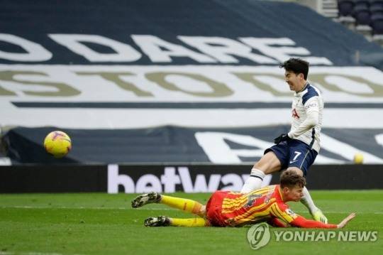 잉글랜드 프리미어리그 토트넘 훗스퍼의 주전 공격수로 활약하는 손흥민의 득점 모습.